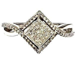 Gorgeous 10k White Gold Diamonds Ring 0.25 CT , Size 6